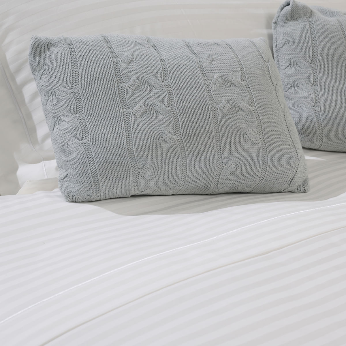 01 01 0539 Capa de Almofada Frape Cinza Claro 001